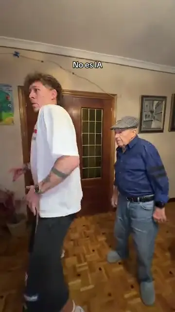 Dame Hombro with a grandfather by @juanki.municio